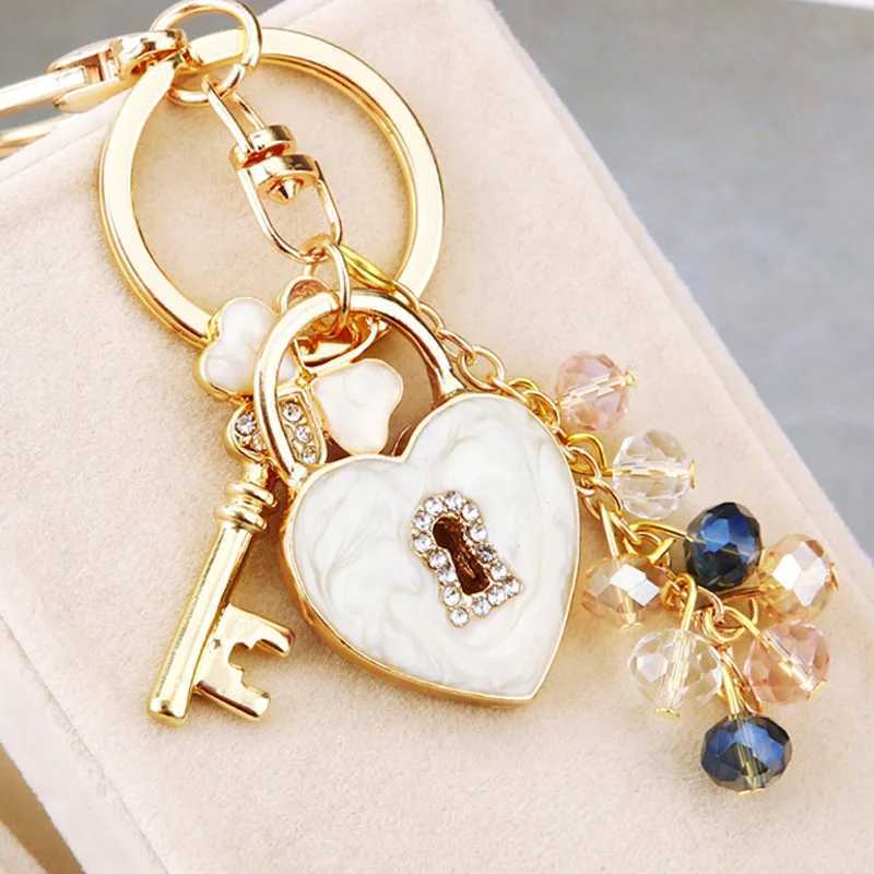 New Fashion Witnesses Rhinestone Bow Key Keychain With Dripping Lock Womens Birthday Gift Jewelry R250725
