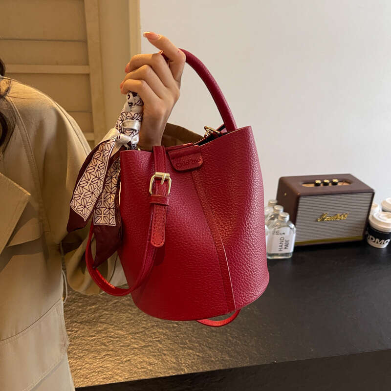 Designer bag Luxury bag High-End Soft Leather Lychee Pattern Bucket 2024 New Ins Versatile Trendy Shoulder Crossbody Women's Bag