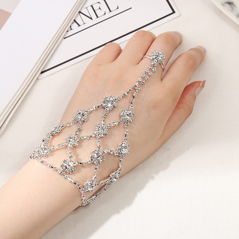 Silver Rhinestone Clove Ankle Bracelet with Matching Toe Rings - Fashion Accessory for Wedding Dancing & Beachwear