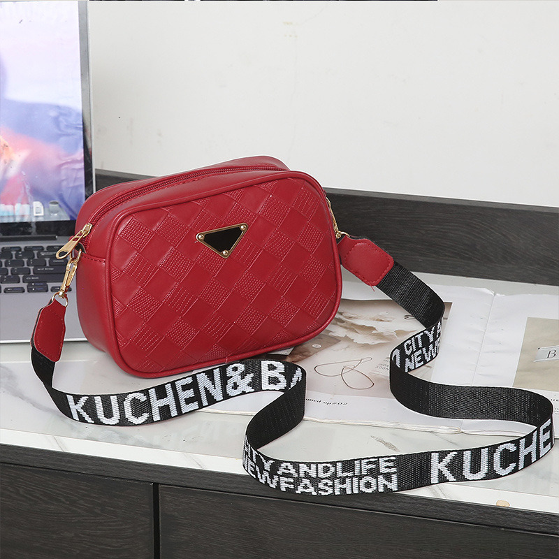 Fashionable Women's Woven Texture Handbag With Free Shipping, Designer's Luxurious Texture Small Square Bag, Shoulder Bag, New Casual Makeup