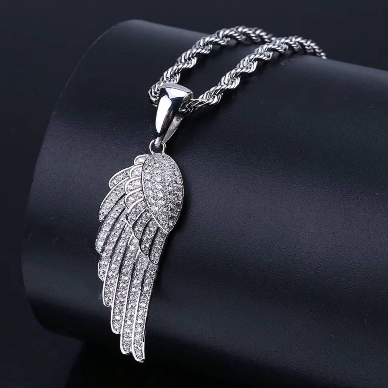 New Arrival Luxury Hip Hop Moissanite Necklace for Women 14k Gold 925 Silver Angel Wings Pendant Flooded with Ice