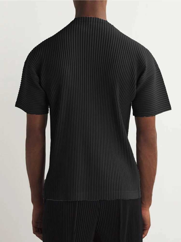 2024 Miyake Pleated Clothes Man Short Sleeve T-Shirt Fashion Black Turtleneck Top Z250725
