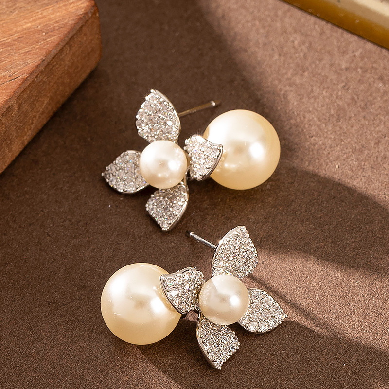 French Elegant Exquisite Fresh Full Dia Petal Flower Pearl Stud Earrings Light High-end Sier Needle Ear Jewelry