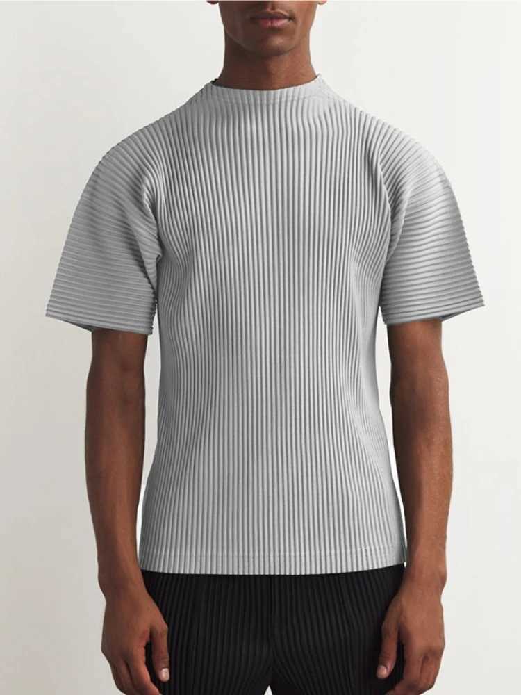 2024 Miyake Pleated Clothes Man Short Sleeve T-Shirt Fashion Black Turtleneck Top Z250725