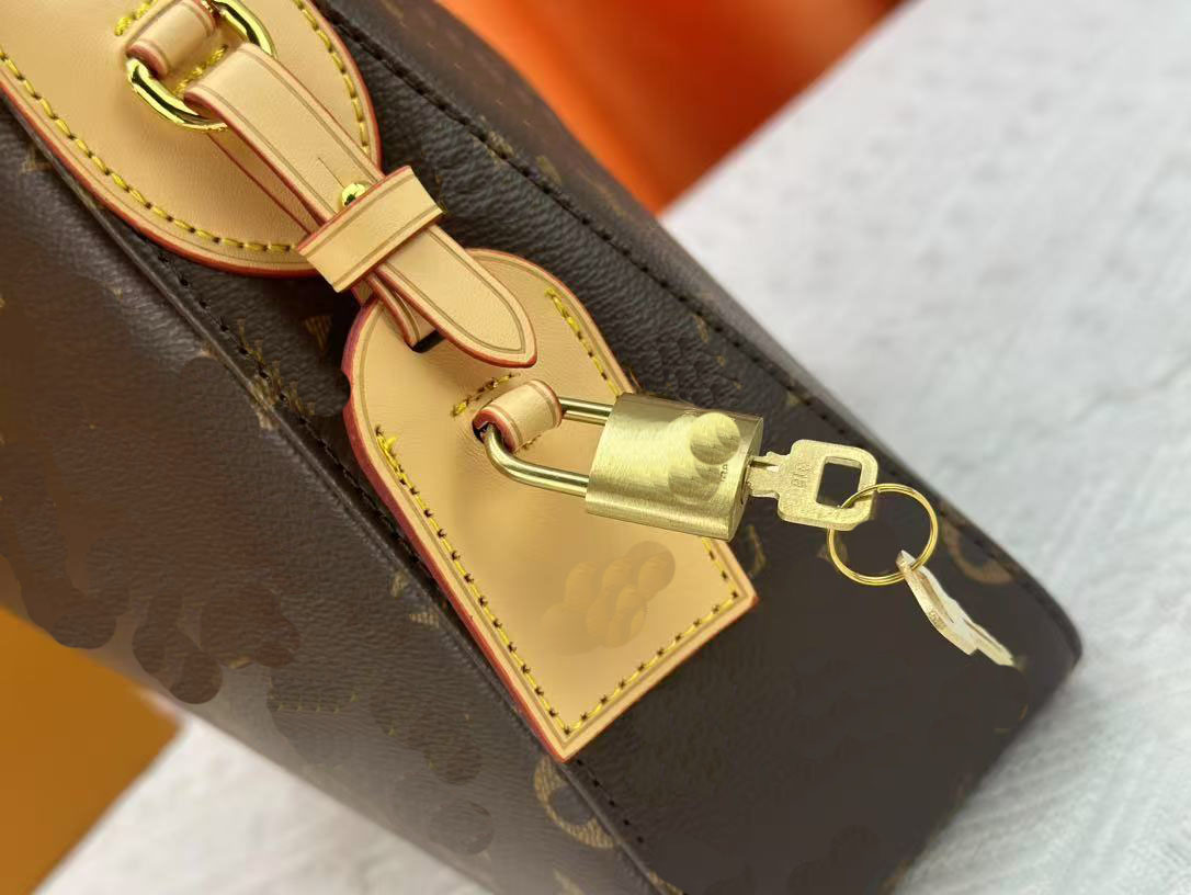 2025 new patent new leather bag medium handbag Chic Luxury Designer Handbags Leather Shoulder Cosmetic BagsCrossbody Clutch Bag