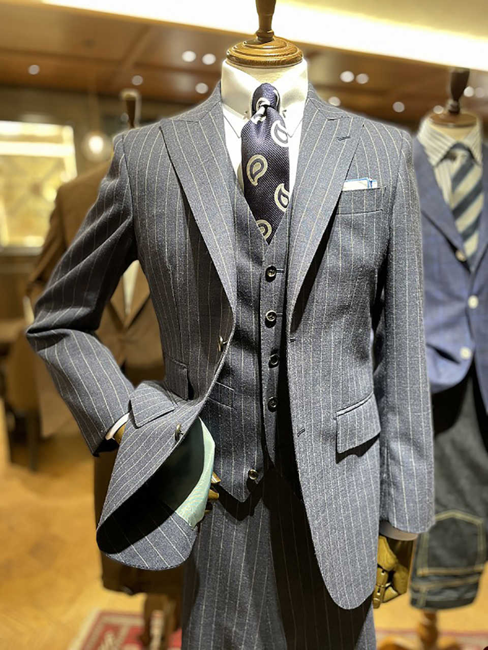 Fashion Pinstripe Men's Suit 3 Pieces Blazer Jacket and Pants Single Breasted Business Wear Wedding Groom Costume Customized