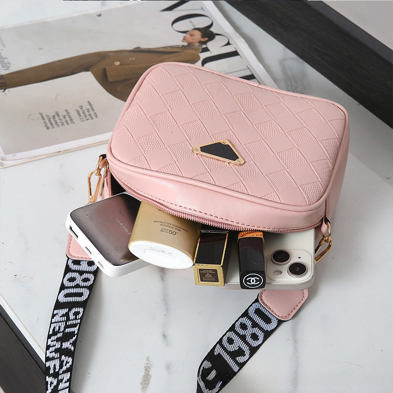 Fashionable Women's Woven Texture Handbag With Free Shipping, Designer's Luxurious Texture Small Square Bag, Shoulder Bag, New Casual Makeup