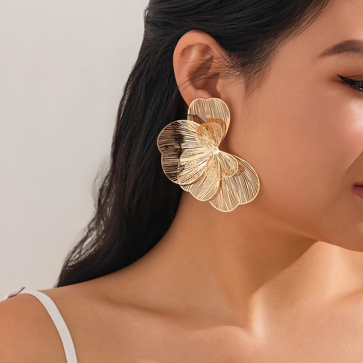 Ingemark Creative Chic Petal Flower Stud Earrings for Women Trendy Wed Bridal Gold Color Piercing Earring Daily Jewelry Gifts 250715
