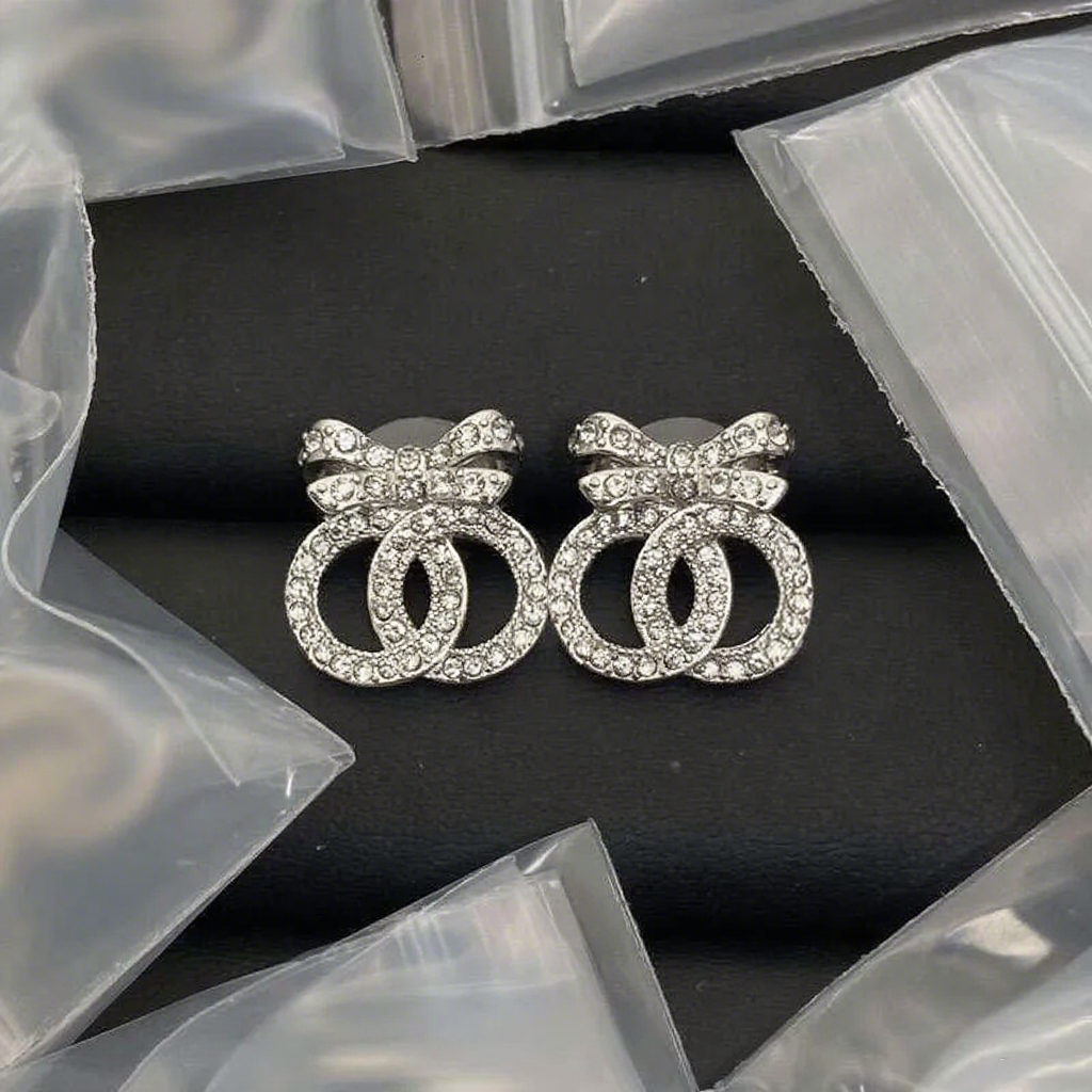 Xiaoxiangfeng New Full Dia Double C Pearl Home Fashion Versatile High-end Fragrance Grandma Earrings Jewelry
