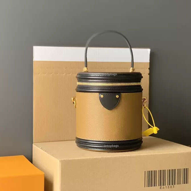 women luxurys designers shoulders bag fashion lady leather zipper bags cylinder cases toiletry kits tote crossbody shoulder purse phone bag Commuter Bag sling bag