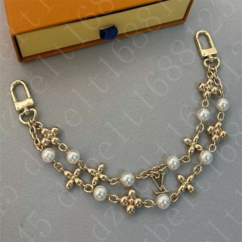 Designer Keychain Luxury Bag Charm Heart Shaped Leather Key Chain Fashion love Pendants Gold Keyring Car Ornament Keychains