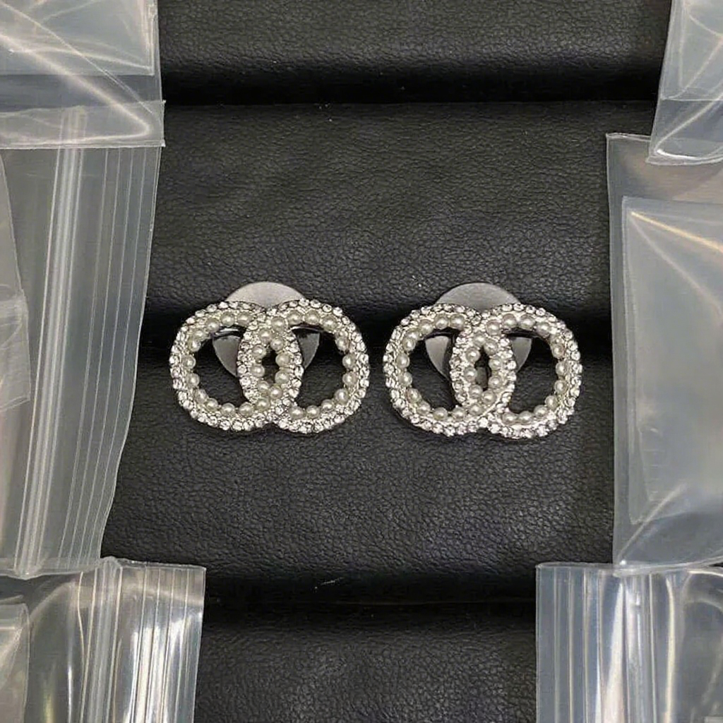 Xiaoxiangfeng New Full Dia Double C Pearl Home Fashion Versatile High-end Fragrance Grandma Earrings Jewelry