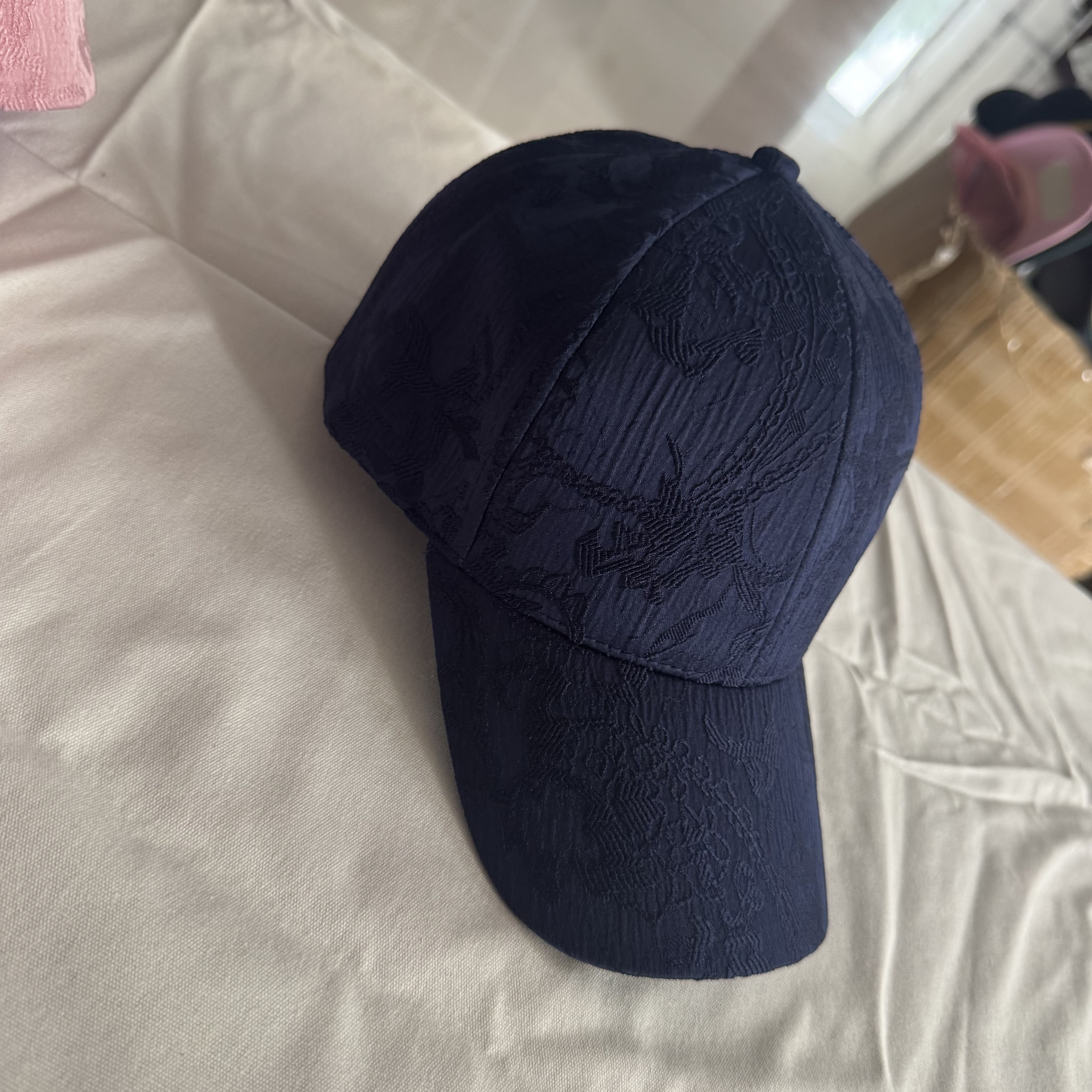 Embroidered high-quality baseball cap, versatile beanie hat