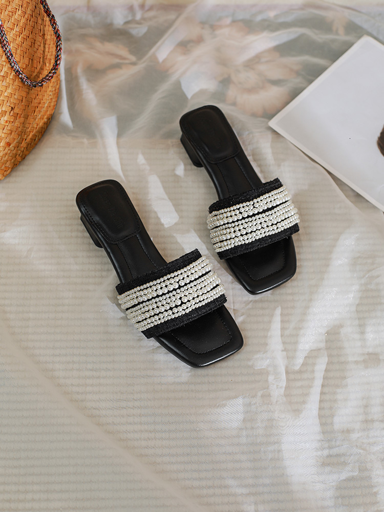 French Style Pearl One-Strap Slippers for Women 2025 Summer New Versatile Outdoor Beach Soft Sole Sandals for Women