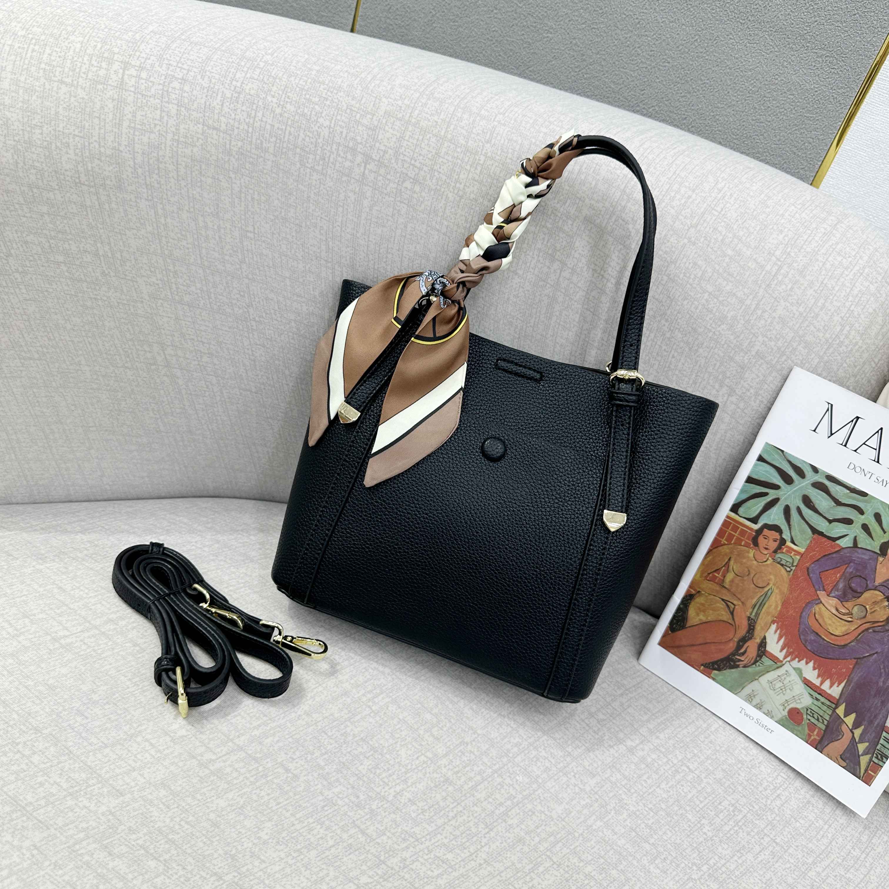 Shoulder Bags Elegant Women's Tote A large-capacity single-shoulder bag, a fashionable and versatile handbag, and a high-end, niche design crossb