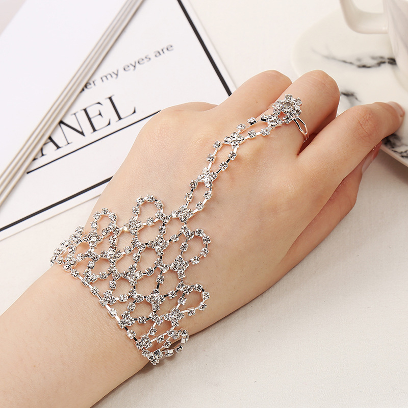 Silver Rhinestone Clove Ankle Bracelet with Matching Toe Rings - Fashion Accessory for Wedding Dancing & Beachwear
