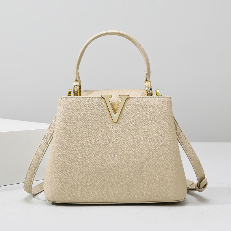 Luxury Bag New Versatile Leather Fashion Yellow Red Small Large Zipper Designer Bag Women Travel Multiple Compartments Adjustable Strap