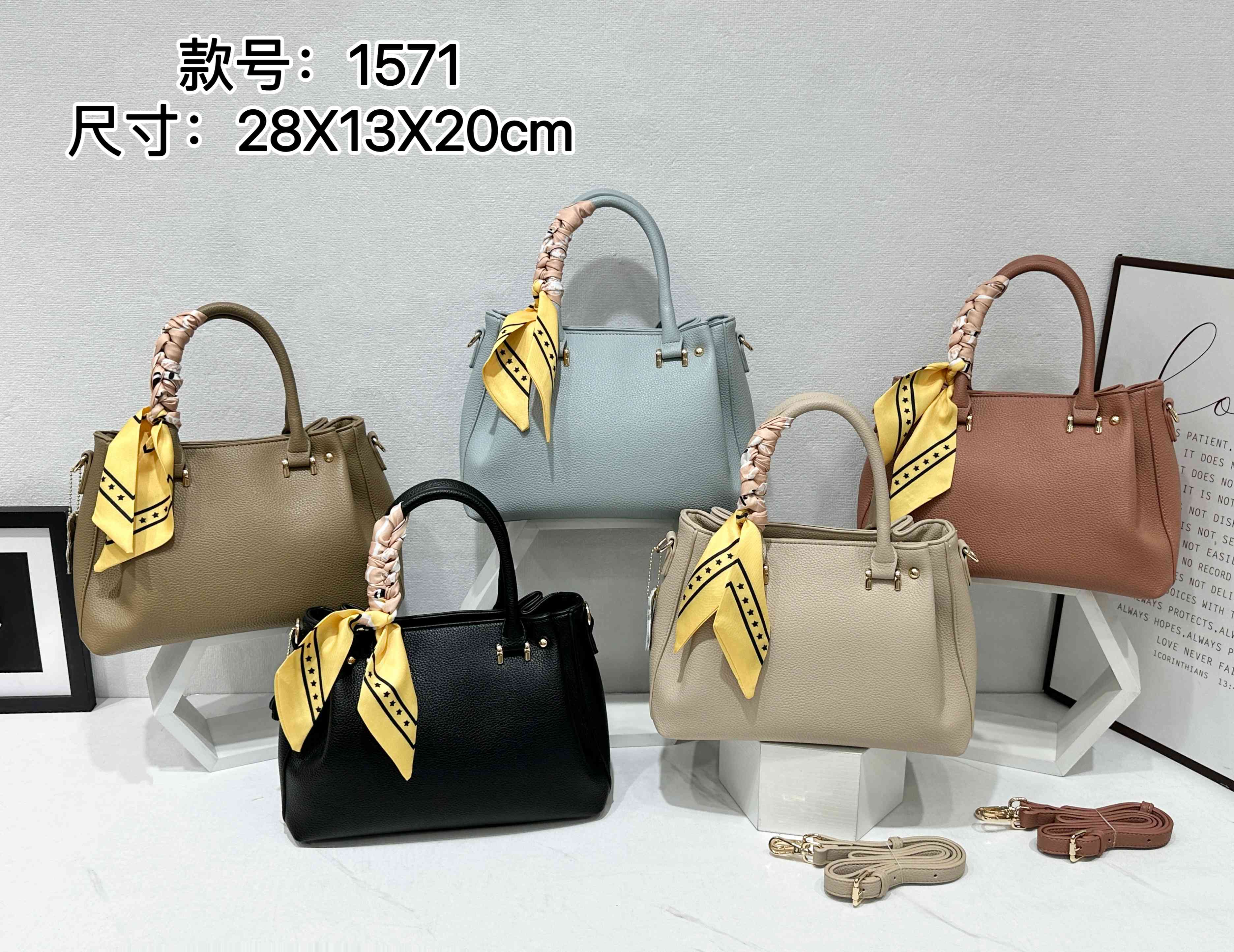A large-capacity single-shoulder bag, a fashionable and versatile handbag, and a high-end, niche design crossbody bag for ladies