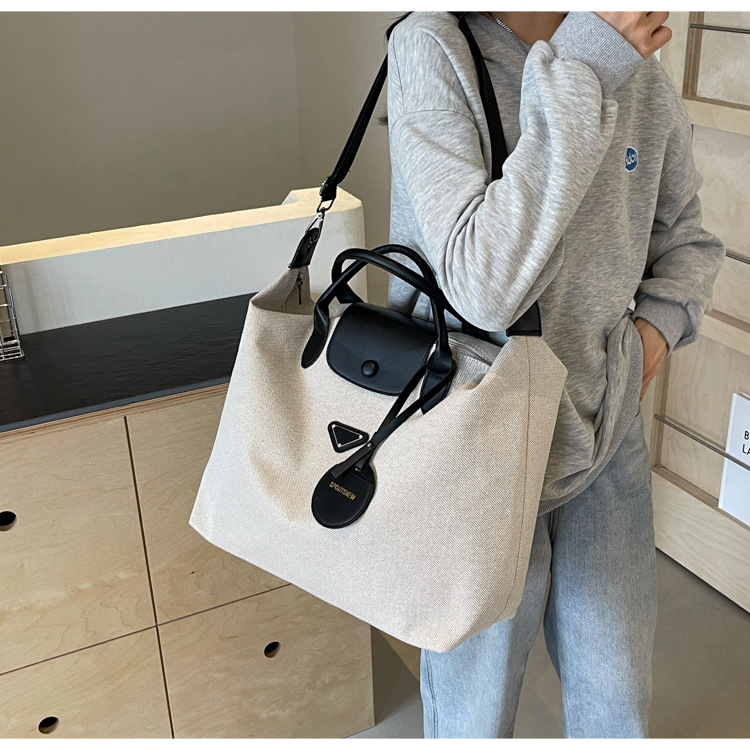 Large capacity lightweight travel bag new single shoulder commuting crossbody bag convenient hand luggage bag brown black