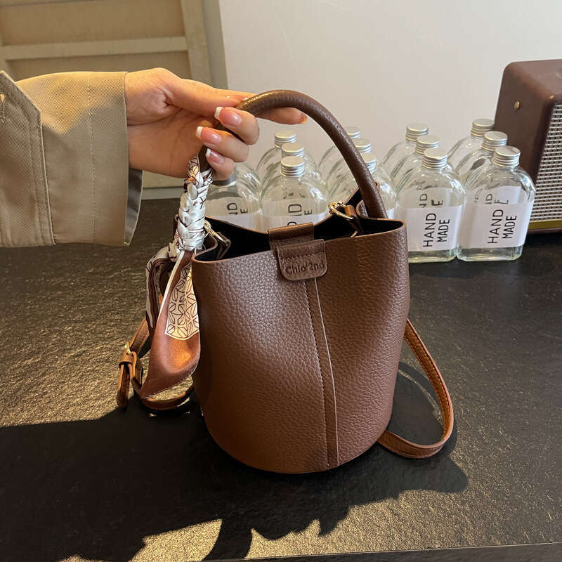 Designer bag Luxury bag High-End Soft Leather Lychee Pattern Bucket 2024 New Ins Versatile Trendy Shoulder Crossbody Women's Bag