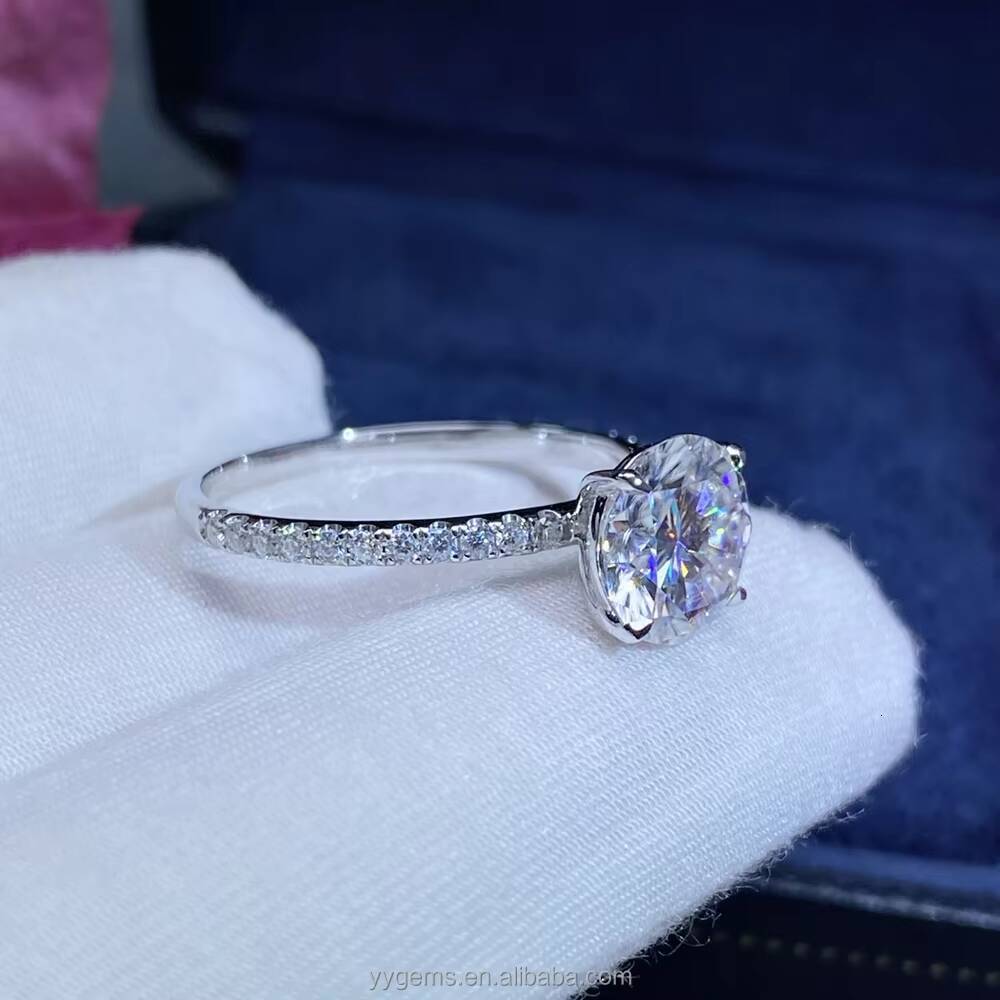 Classic 1.0CT Round Cut VVS Moissanite Diamond Ring 925 Silver with Simple Design for Womens Party Jewelry