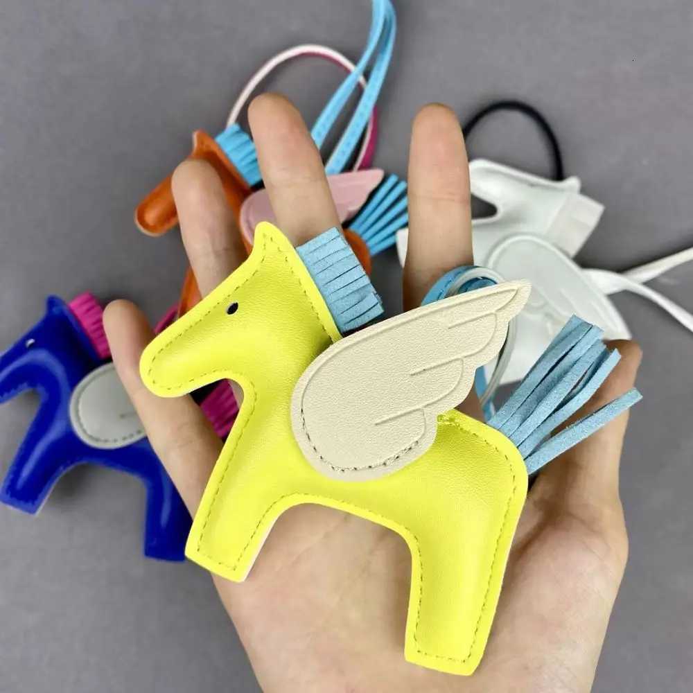 Py Bag Charm - Mti-Color Horse Charm Accessory for Handbag Backpack Keys Y250725