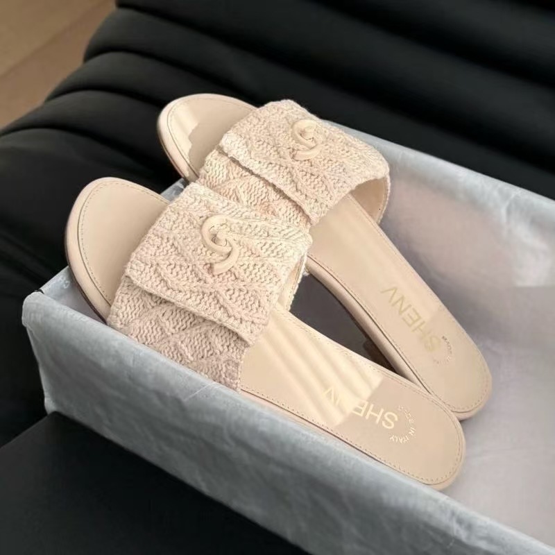 2025 New Woven Style Women's Slippers With A Single Slide 2025 Summer New Beach Sandals Luxury Designer Shoes Flat Outdoor Slippers And Backpack 