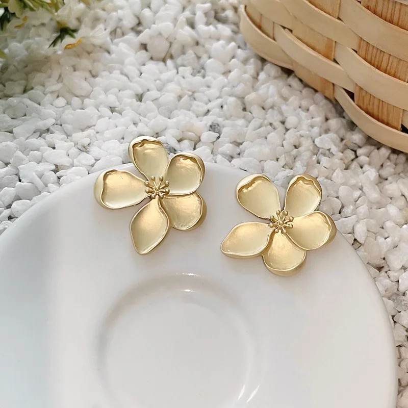 Exaggerated European American Style Metal Flower Stud Earrings For Womens Daily Wear Fashion Gold Color Jewelry Gifts 250715