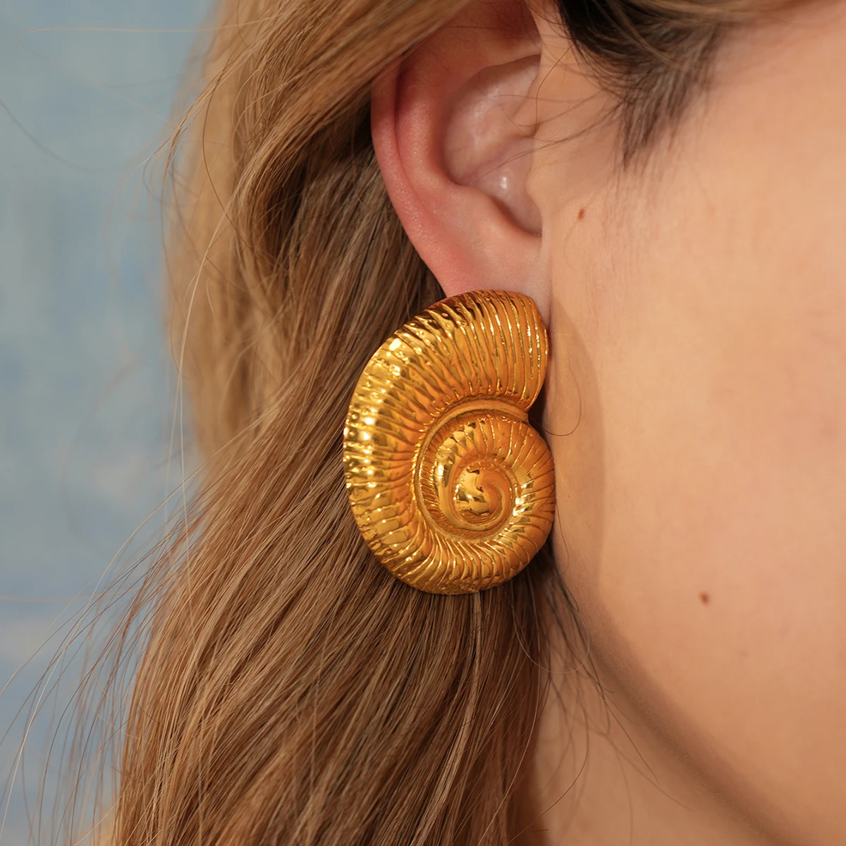 18K Gold Plated Stainless Steel y Conch Stud Earrings Metal Texture Water Resistant Hypoallergenic Fine Polished Jewelry 250715