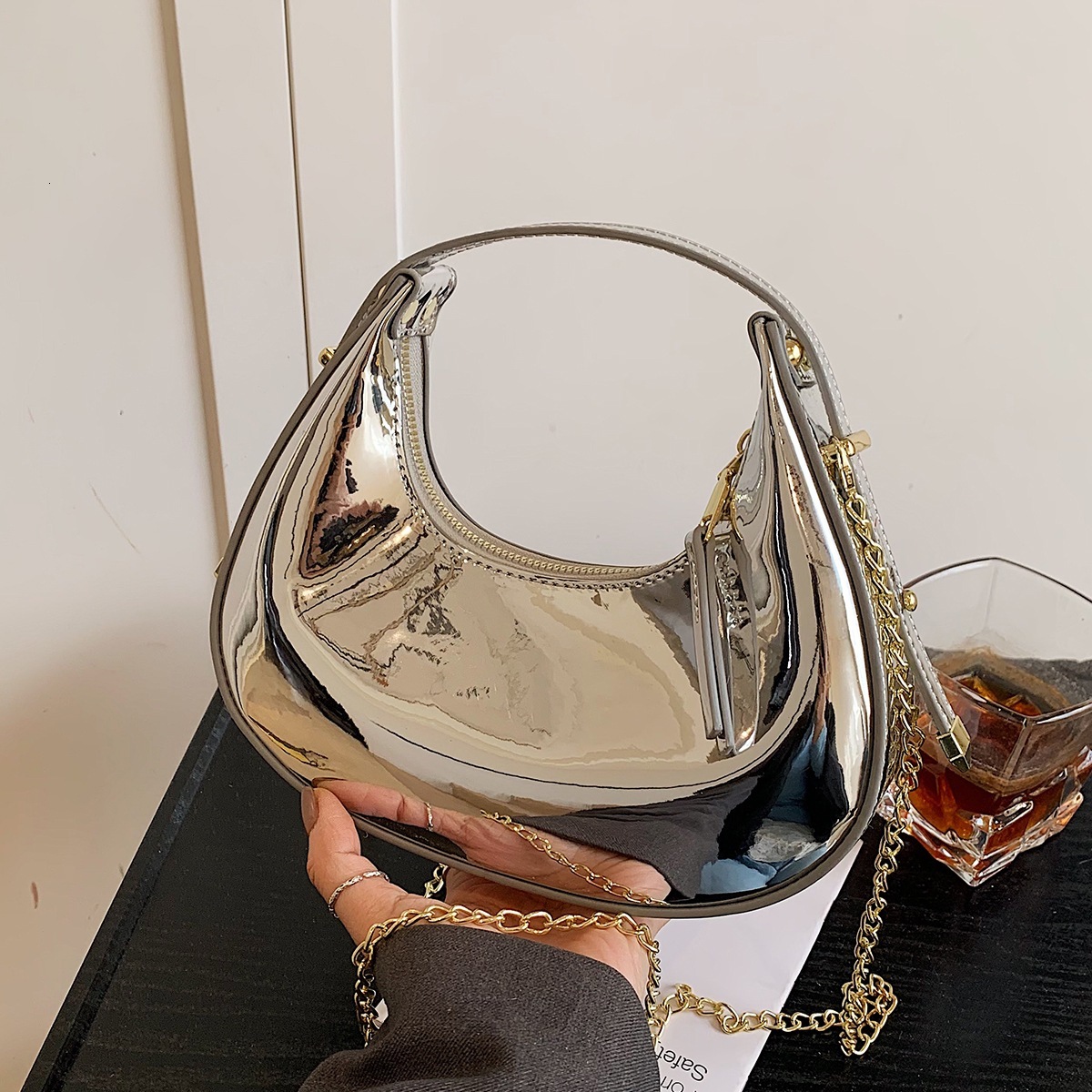 Luxury Brand Designer Bag Women's Luxury bag Bag Dumpling Trend New Spring Hand Feel Lacquer Crossbody Bag Commuting Shoulder Bag Fashion