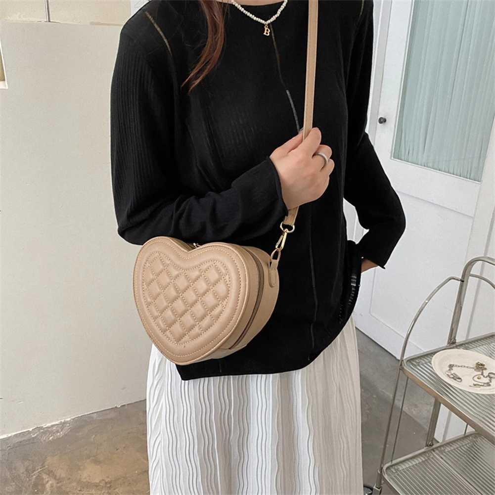PU Leather Women Shoulder Bags Fashion Love Heart Shaped Solid Color Messenger Bags Small Handbags Ladies Casual Crossbody Bags Y2507301