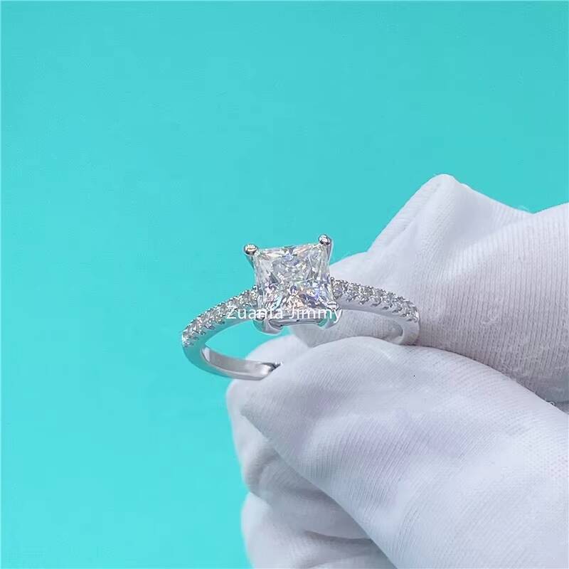 Unique Style in Stock Luxury Style Prong Setting 925 Silver 6mm Princess Moissanite Wedding Ring Women