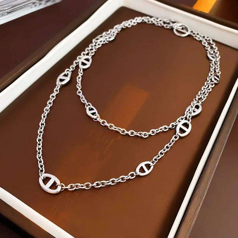 French Retro Style Fashionable Pig Nose Necklace, High-end OT Sweater Chain,light Collarbone Chain,high-end Girl Necklace