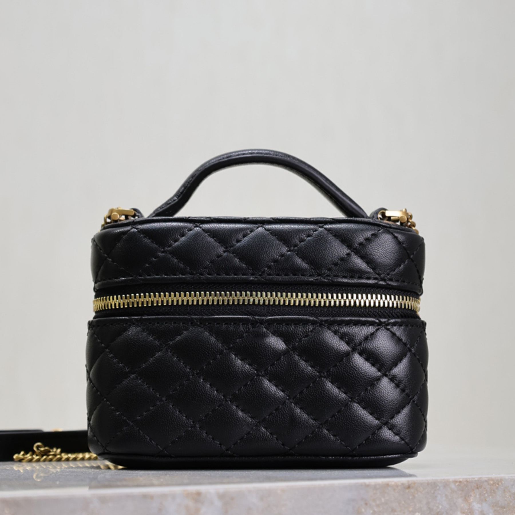 Top Quality Micro Vanity Bag In Lambskin Luxury Designer Golden Hardware Zip Closure Cosmetic Bag Detachable Chain Strap Clutch Bag Credit Card Slot Handbag