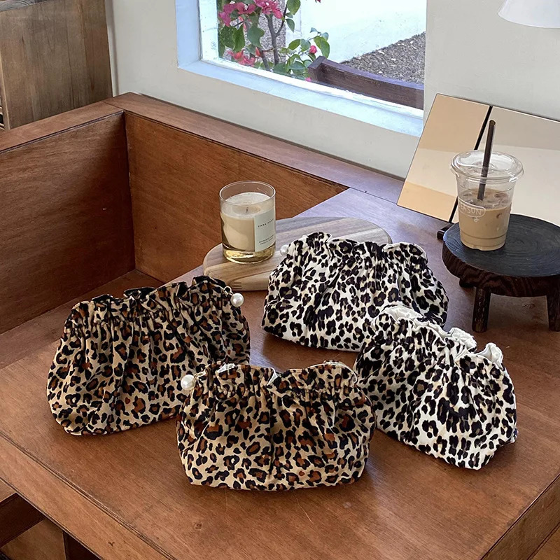 Womens Clutches Cosmetic Fashion Leopard Pearl Zipper Stylish Portable Cosmetic Storage Bags Make Up Organizer Cion Purse 250723