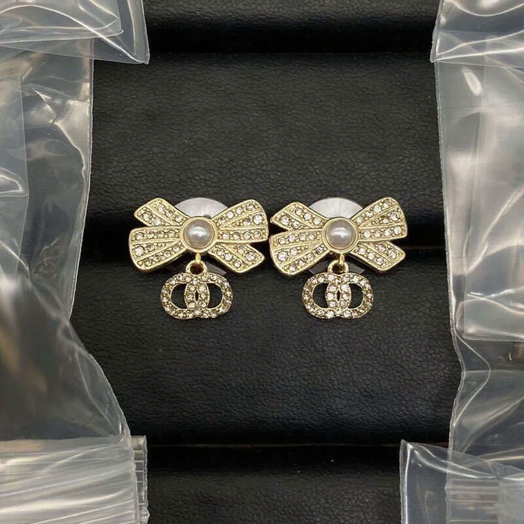 Xiaoxiangfeng New Full Dia Double C Pearl Home Fashion Versatile High-end Fragrance Grandma Earrings Jewelry
