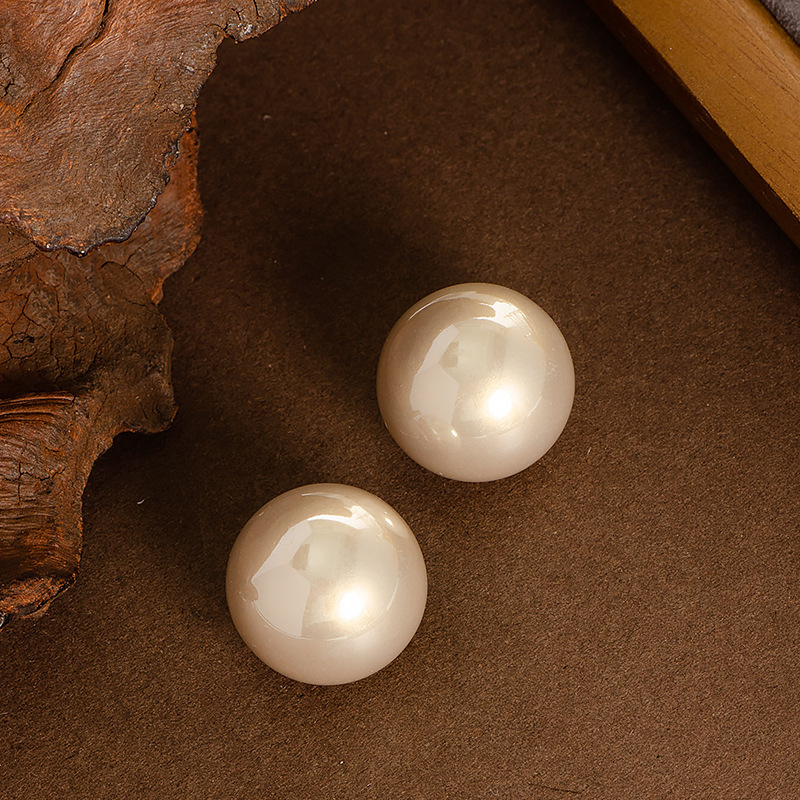 Sier Needle Korean Fever Same Style High Gloss Oversized Pearl Stud for Women Elegant Simple High-end Feel Earrings