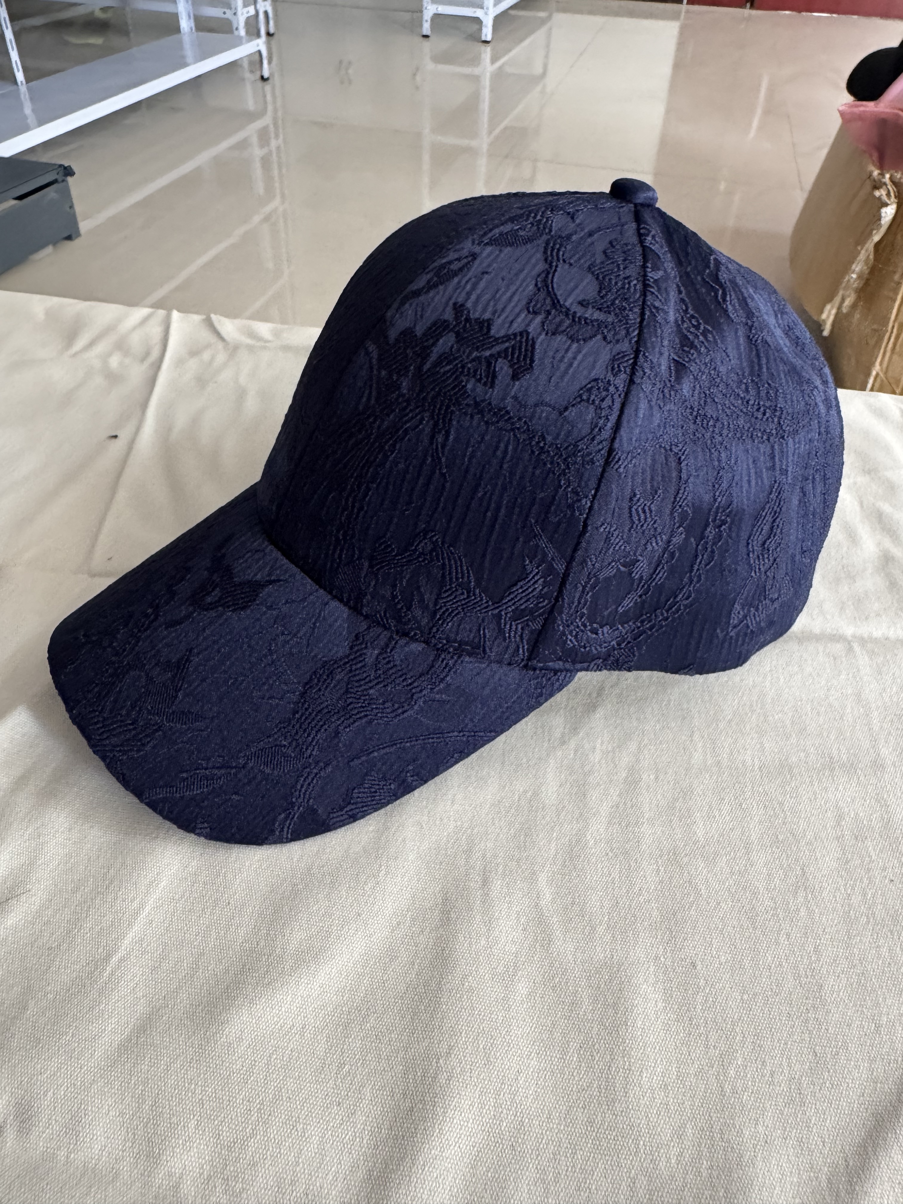 Embroidered high-quality baseball cap, versatile beanie hat