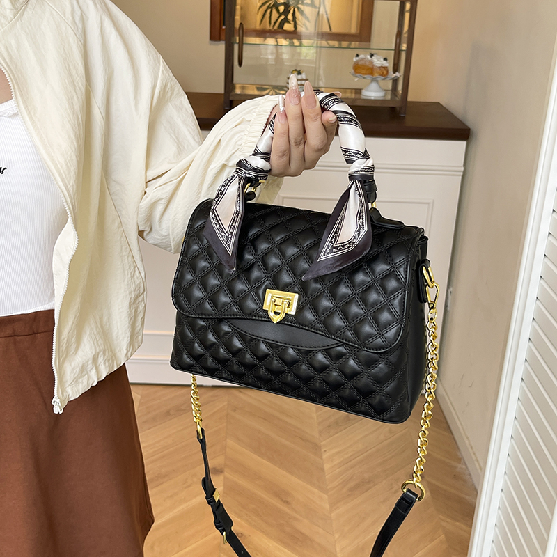 New Arrival: Women's Bag with Multi-layer Compartments, Large Capacity, Single Shoulder & Crossbody Design, Quilted Stitching, Minimalist Style, 