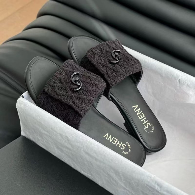 2025 New Woven Style Women's Slippers With A Single Slide 2025 Summer New Beach Sandals Luxury Designer Shoes Flat Outdoor Slippers And Backpack 