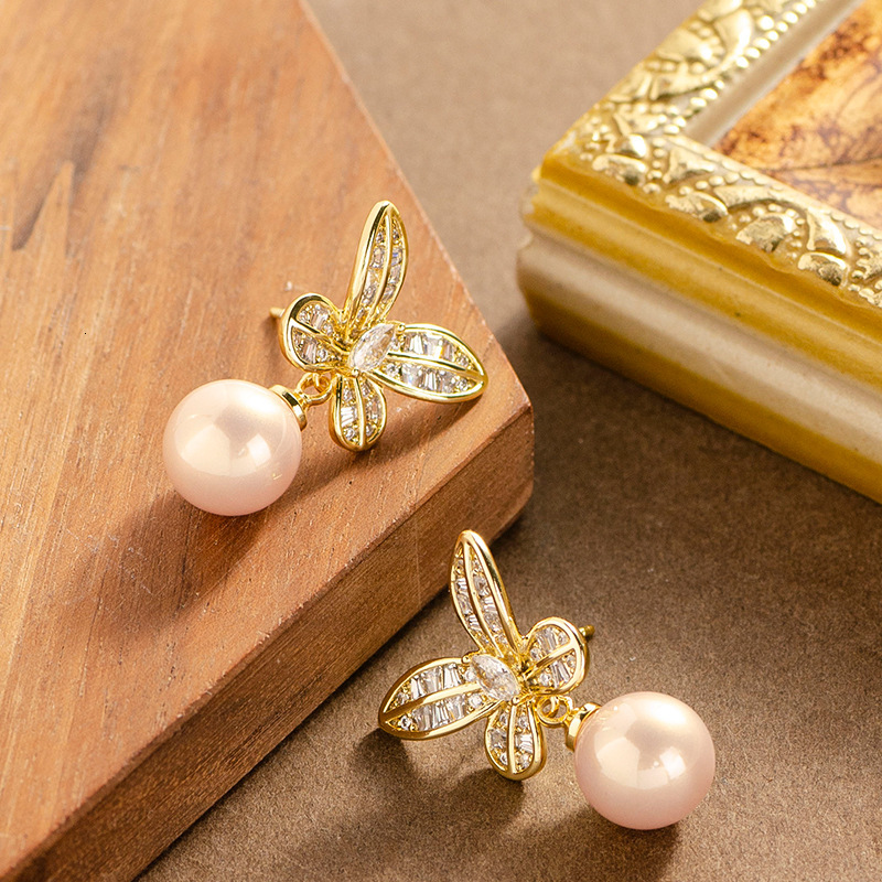 Internet Celebrity Sweet Exquisite Inlaid Zircon Butterfly Pearl Stud Earrings for Women Elegant Versatile Sier Needle Ear Jewelry