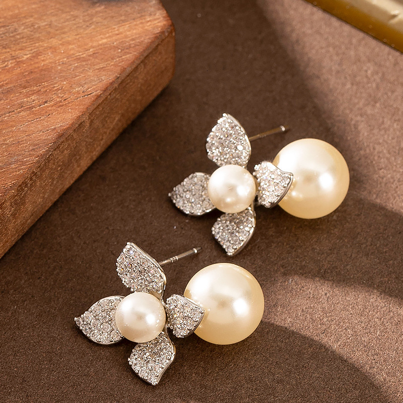 French Elegant Exquisite Fresh Full Dia Petal Flower Pearl Stud Earrings Light High-end Sier Needle Ear Jewelry