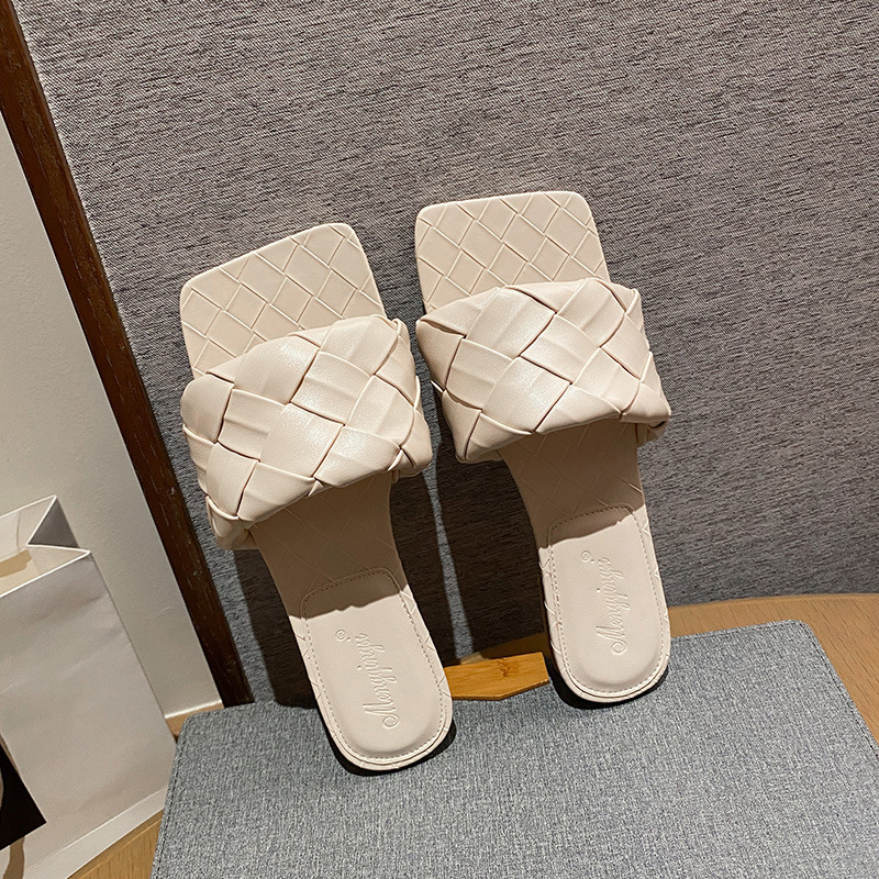 Small Size Internet Celebrity Slippers For Women Luxury Designer Shoes Outdoor Wear 2025 New Square Toe Large Woven Flat Sandals Large Size Lazy Shoes