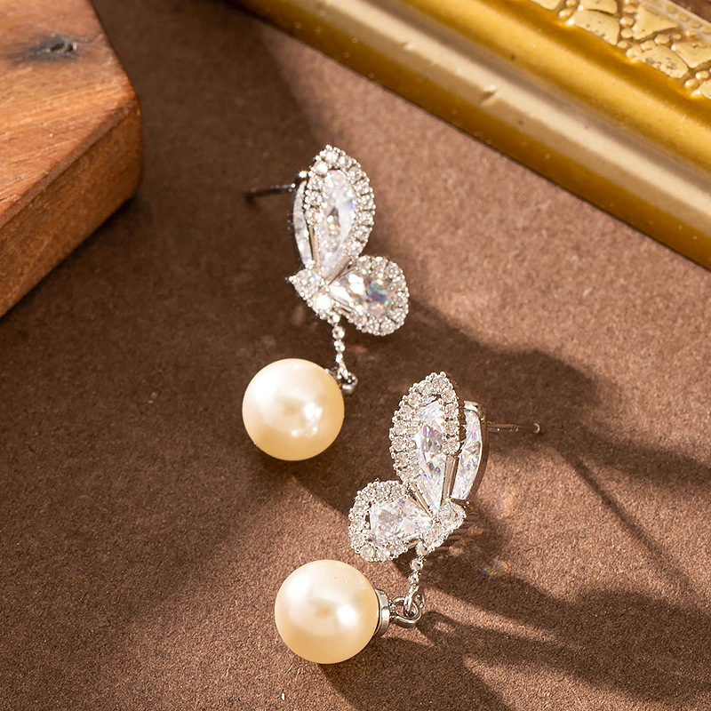 Sier Needle Korean Version Super Fairy Exquisite Crystal Zircon Butterfly for Women High-end Elegant Versatile Pearl Stud Earrings Jewelry
