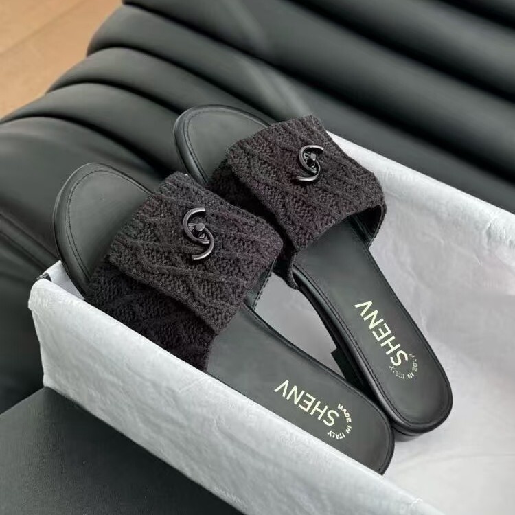 2025 New Woven Style Women's Slippers With A Single Slide 2025 Summer New Beach Sandals Luxury Designer Shoes Flat Outdoor Slippers And Backpack 