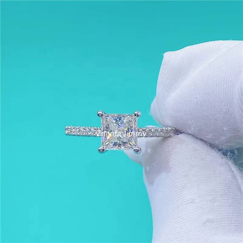 Unique Style in Stock Luxury Style Prong Setting 925 Silver 6mm Princess Moissanite Wedding Ring Women