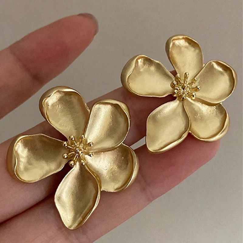 Exaggerated European American Style Metal Flower Stud Earrings For Womens Daily Wear Fashion Gold Color Jewelry Gifts 250715