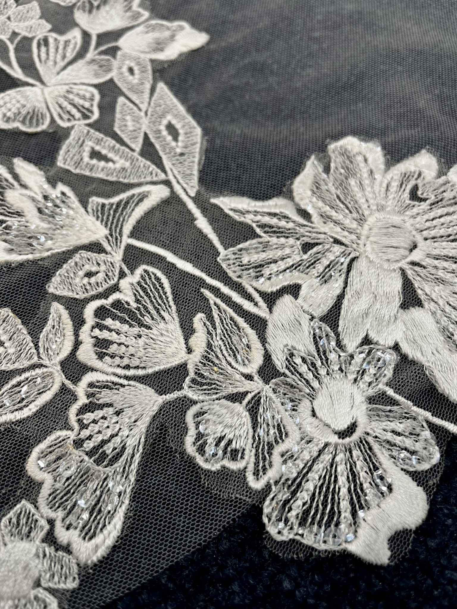 Romantic Dreamy Customized 2 Layer Wedding Veil Cathedral Length Lace Appliques Edge Bridal Veil Wedding Accessories