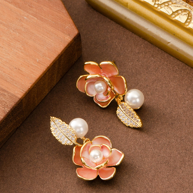 Fashion Exquisite Asymmetric Glaze Pearl Inlaid Rose Flower Stud for Women High-end Versatile Elegant Sier Needle Earrings