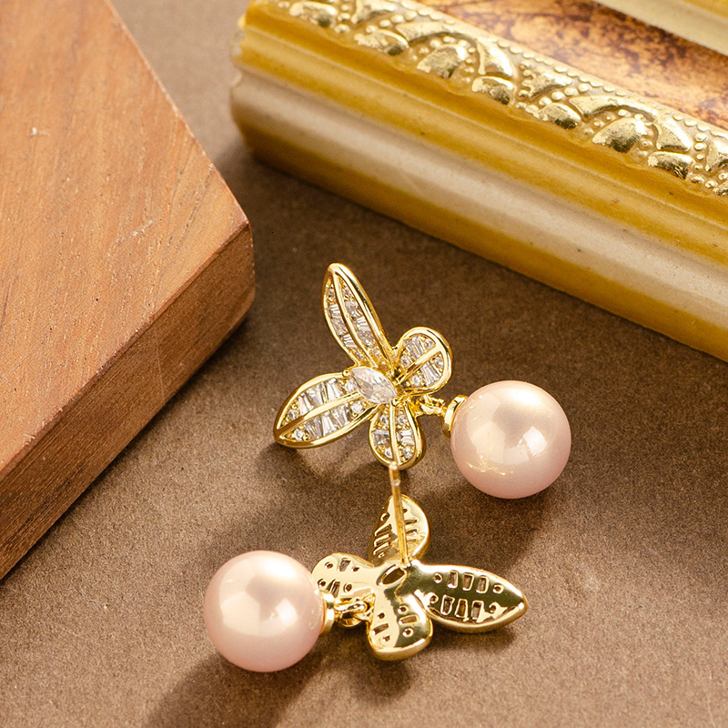 Internet Celebrity Sweet Exquisite Inlaid Zircon Butterfly Pearl Stud Earrings for Women Elegant Versatile Sier Needle Ear Jewelry